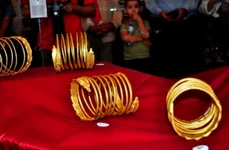 Tezaurele fabuloase din Sarmizegetusa Regia Peste 55 de kilograme de aur în monede antice şi 11 spirale din aur masiv sunt căutate prin Interpol jpeg