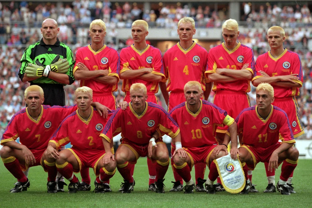 Vara în care România a fost pe locul 3 FIFA. Ultima mărturie a „uriașilor de giganți”: victoria „tricolorilor“ împotriva Angliei și optimile cu schimbare de look