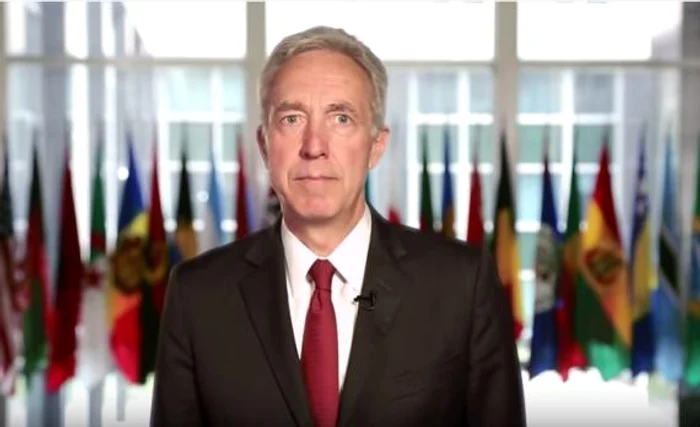 
    Hans Klemm a pus flori şi lumănări la locul tragedieiFoto: Arhiva personală  