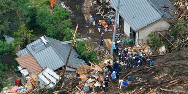 Japonia a fost afectată de ploi torenţiale şi alunecări de teren