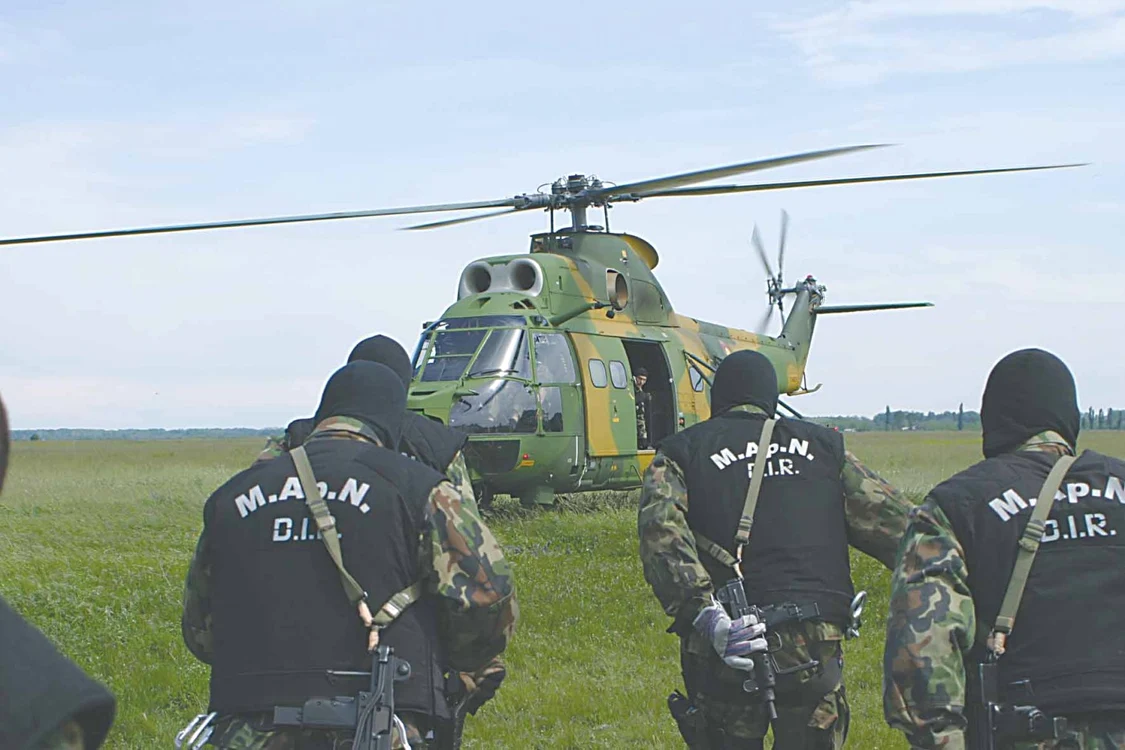 15 militari români internaţi în Ucraina cu toxiinfecţie alimentară   FOTO Adevărul