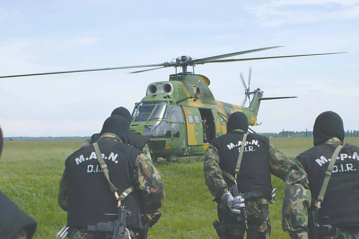 Elicopterul, Puma SOCAT aparţinând Forţelor Aeriene Române, s-a prăbuşit în timpul executării unui zbor în formaţie