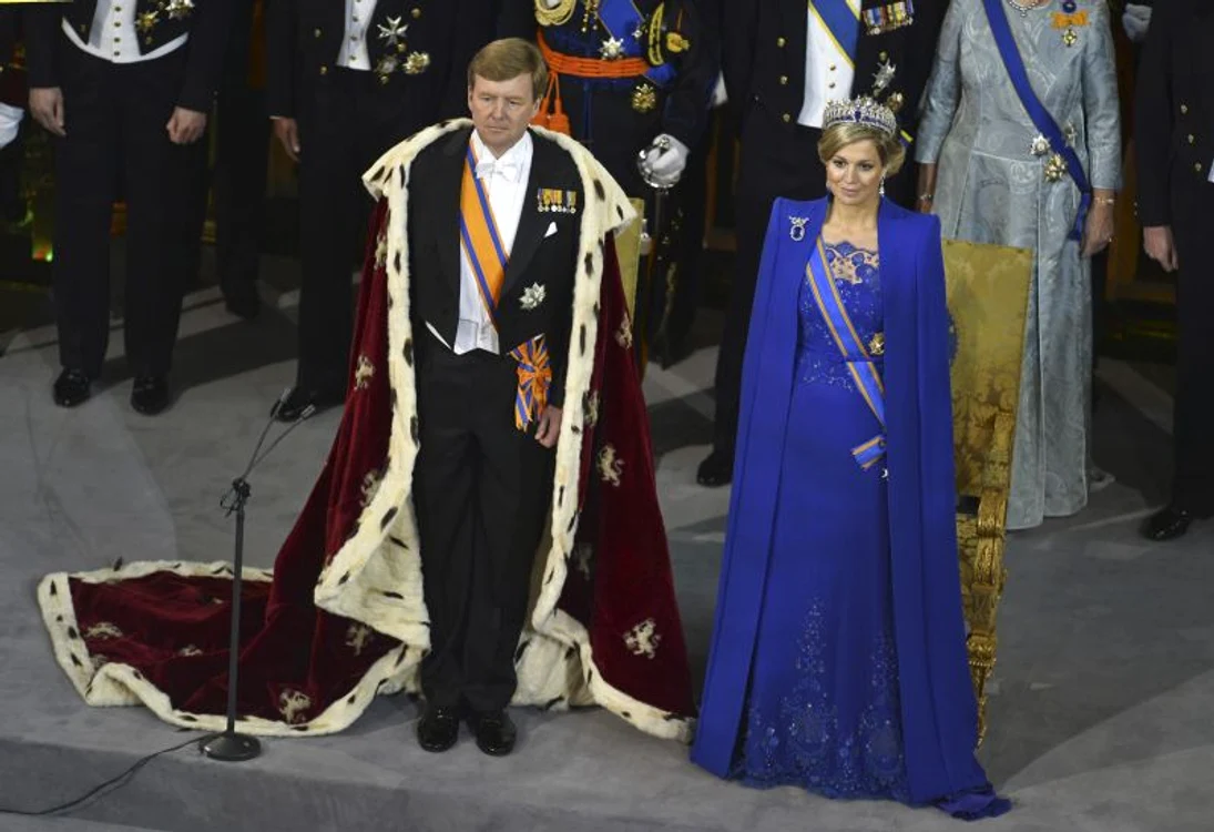 
    Olandezii l-au celebrat pe străzi pe noul rege Willem Alexander. (Foto: Reuters)  