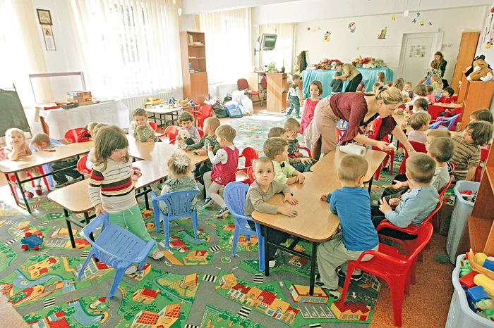 Grădiniţele de stat vor fi deschise pentru copii cel puţin zece luni pe an