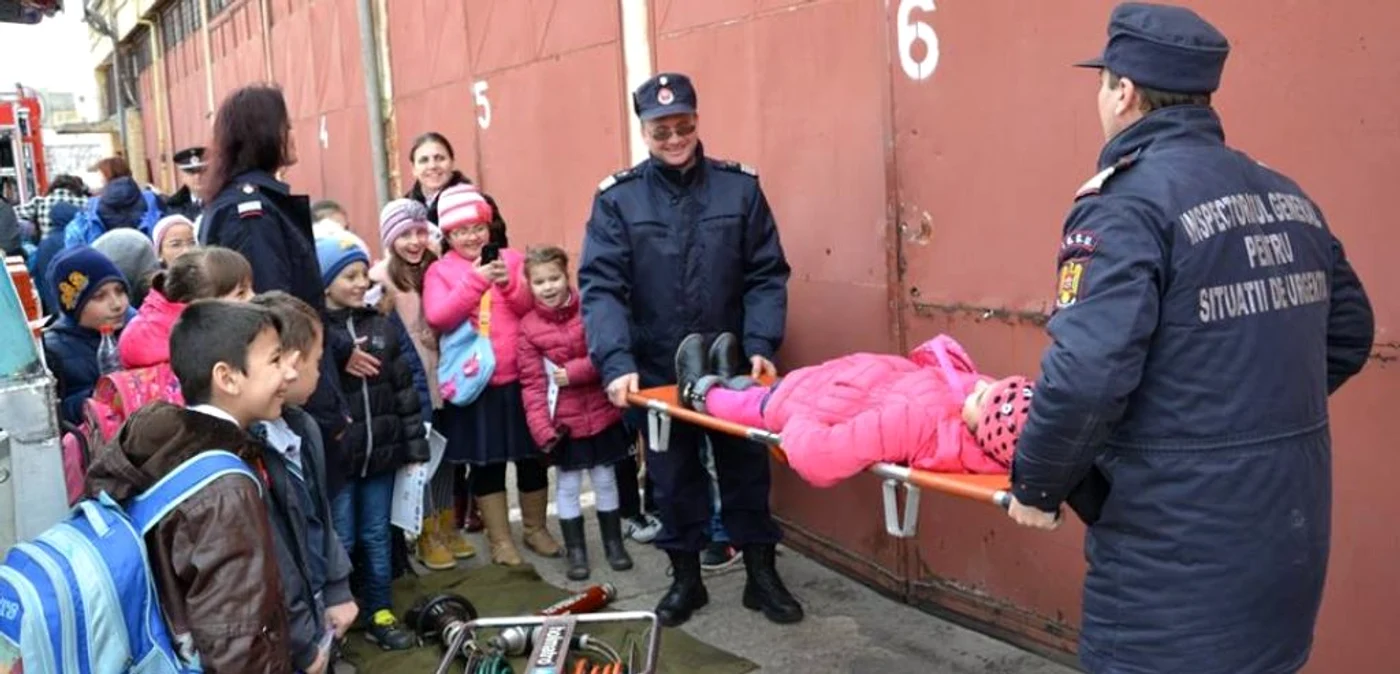 „Ca de fiecare dată, copiii s-au bucurat cel mai mult de acţiunea «Porţi deschise» FOTO ISU Olt“