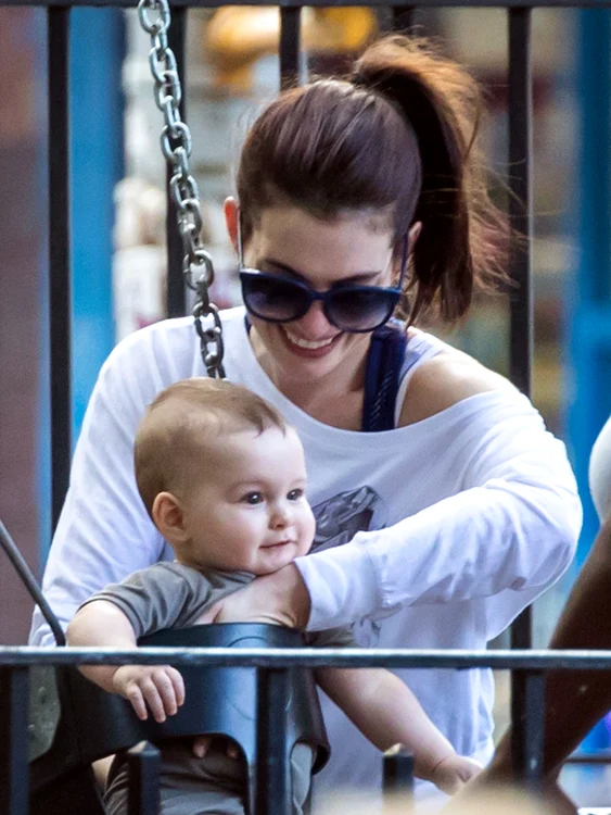 3 anne hathaway hepta 2618011 jpg jpeg