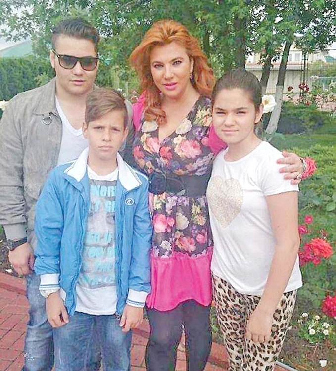 Mihaela Borcea şi copiii ei