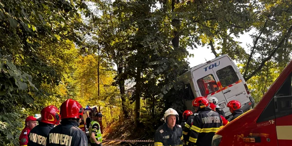 Accident grav în Câmpulung cu un microbuz FOTO ISU Argeș