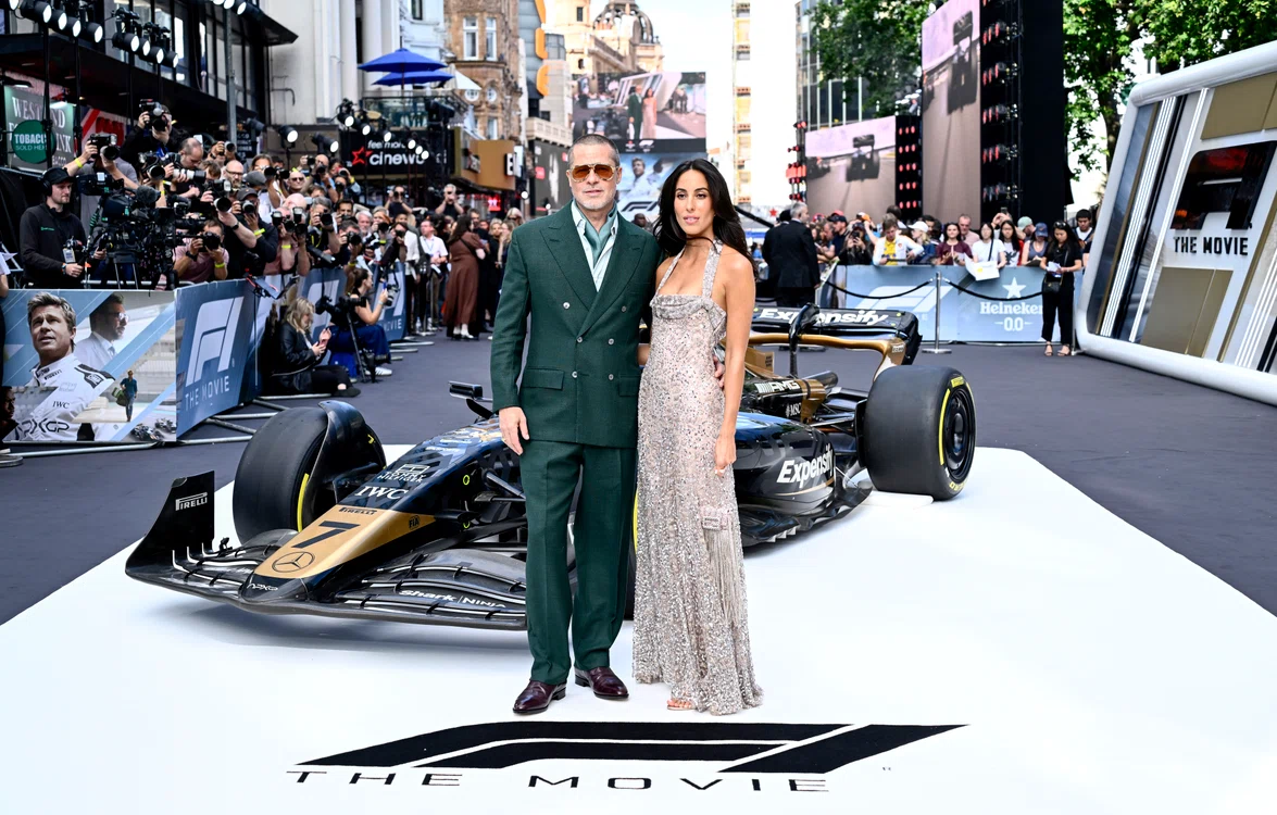 Brad Pitt și Ines de Ramon la premiera europeană a filmului F1, pe 23 iunie 2025, la Londra, GettyImages (1) jpg