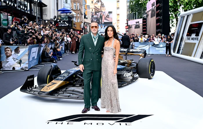 Brad Pitt și Ines de Ramon la premiera europeană a filmului F1, pe 23 iunie 2025, la Londra, GettyImages (1) jpg