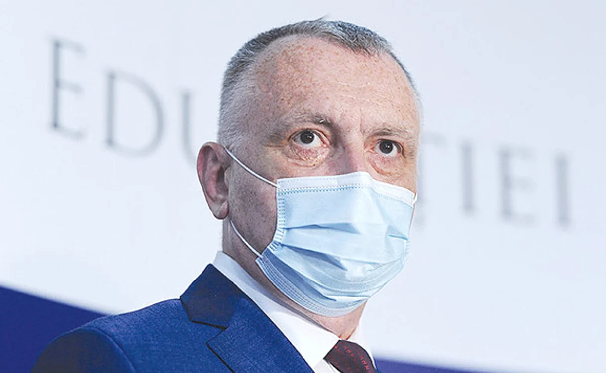 
    Iulian Cristache  