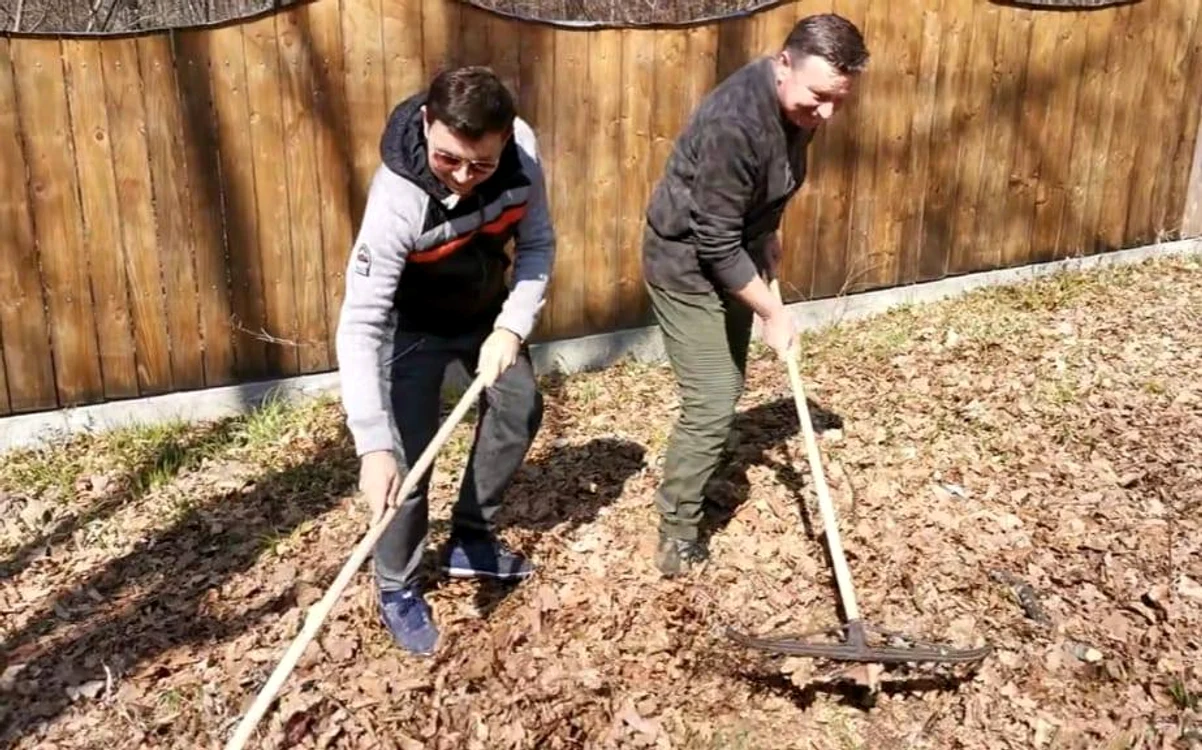 Aurel Tămaș a săpat și a greblat în curtea lui din Cluj