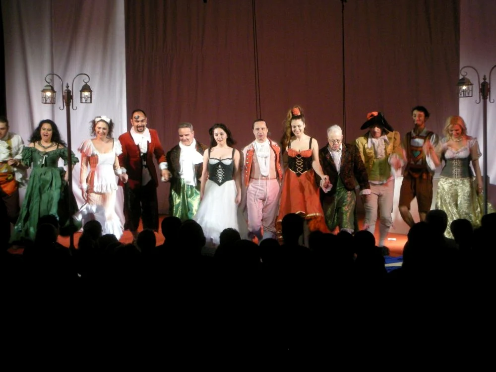 Mai multe teatre și-au anulat spectacolele, iar meciurile de fotbal se joacă cu tribunele goale