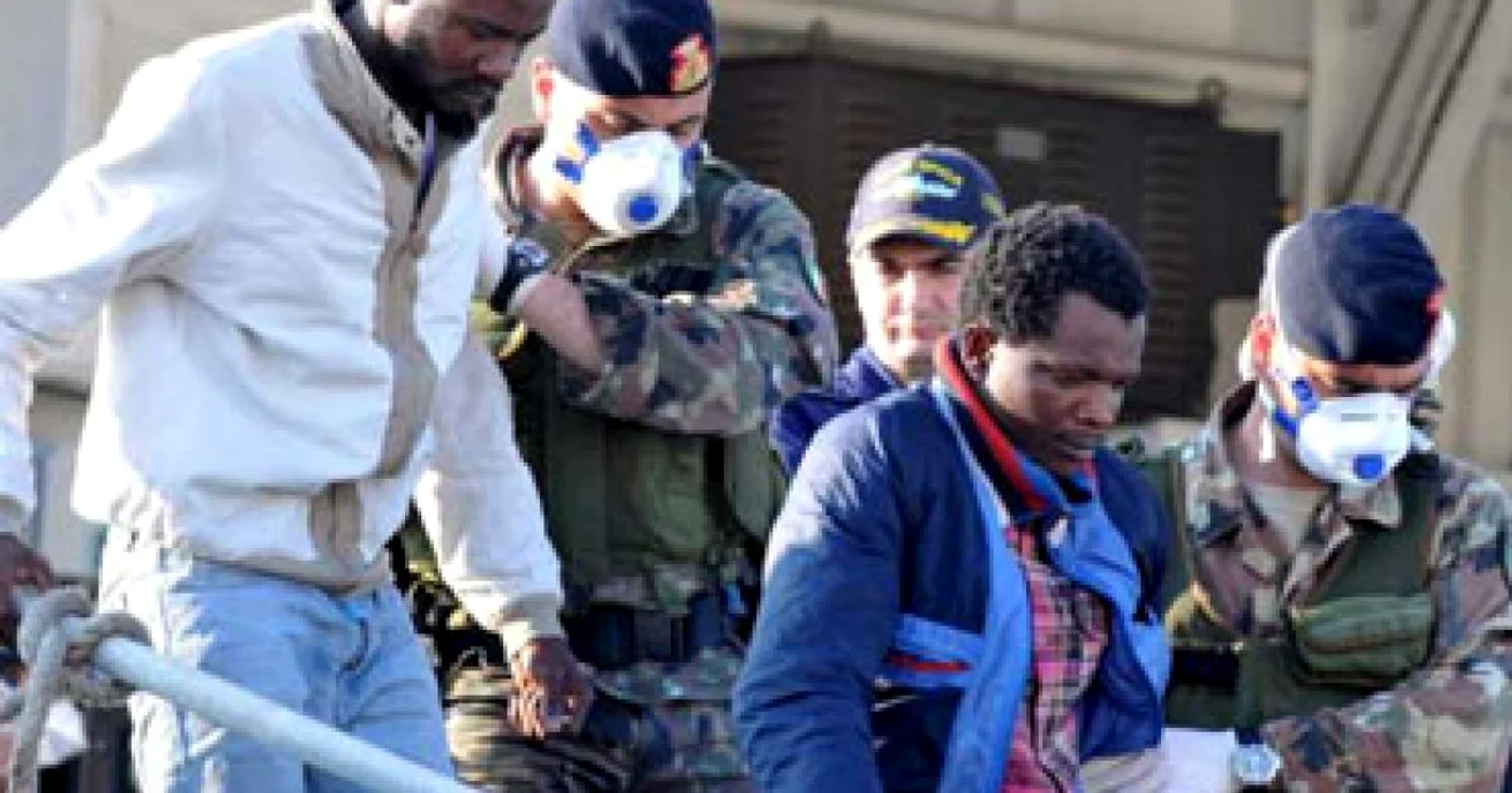 Cine se opune incriminării imigranţilor ilegali din Italia