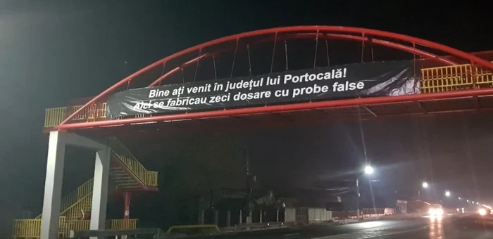 Banner montat în Prahova