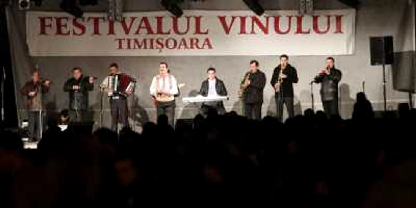 Multă voie bună la festivalul dedicat vinului