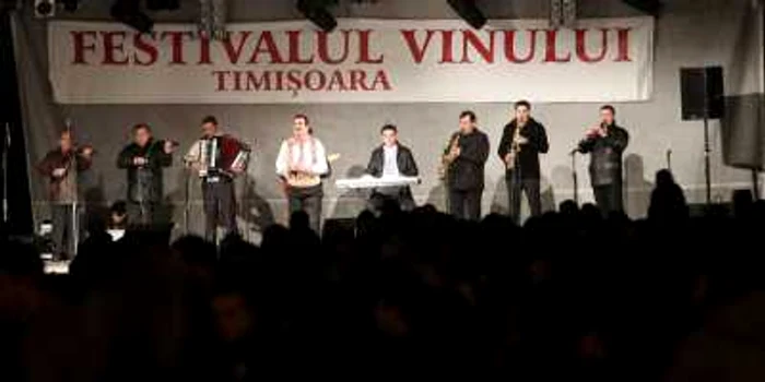 Multă voie bună la festivalul dedicat vinului