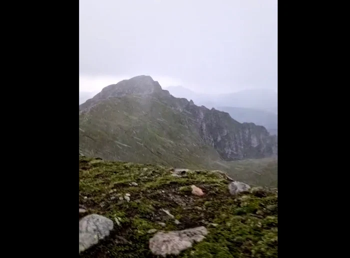 A nins duminică seară în Bucegi, la Vârful Omu FOTO/captură video Facebook/Sergiu Olteanu