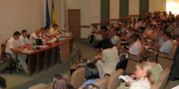 Ploieşti: Zeci de primării nu mai au bani de salarii