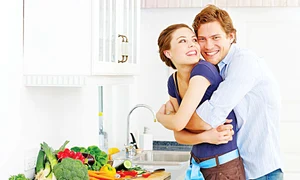 s29 cuplu fericit in bucatarie fotolia 3165527 subscription l jpeg