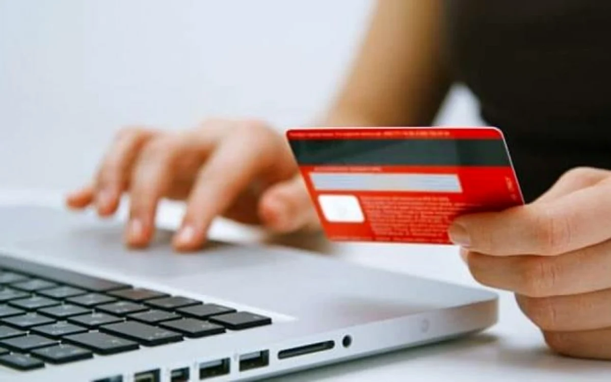 Cetăţenii, îndemnaţi să plătească taxele şi impozitele locale online FOTO Facebook/Municipiul Slobozia