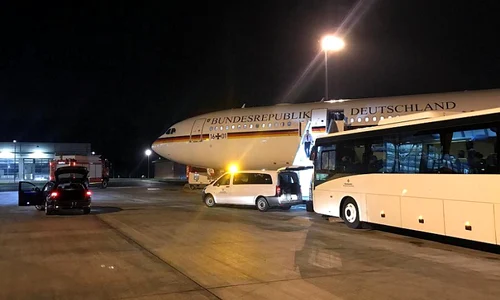 Aeronava a aterizat de urgenţă la Koln png