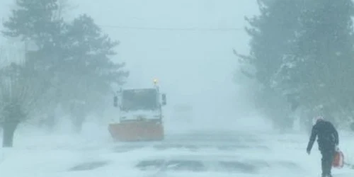 Pe drumurile din judet se circula cu dificultate. Foto arhiva