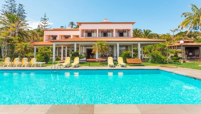 Așa arată vila pe care Cristiano Ronaldo a închiriat-o cu 3.500 de euro pe malul Oceanului Atlantic pentru perioada izolăriiFOTO: Profimedia