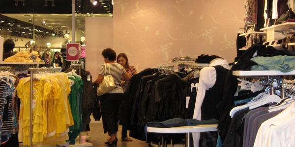 Magazinele se pregătesc pentru un nou sezon de reduceri