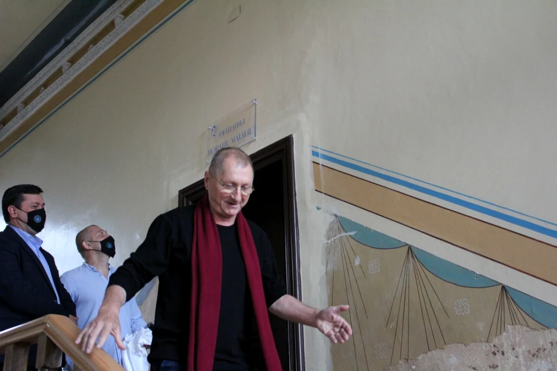 Amfiteatrul Colegiului Naţional „Tudor Vladimirescu“ poartă numele Horaţiu Mălăele       FOTO: Alin Ion