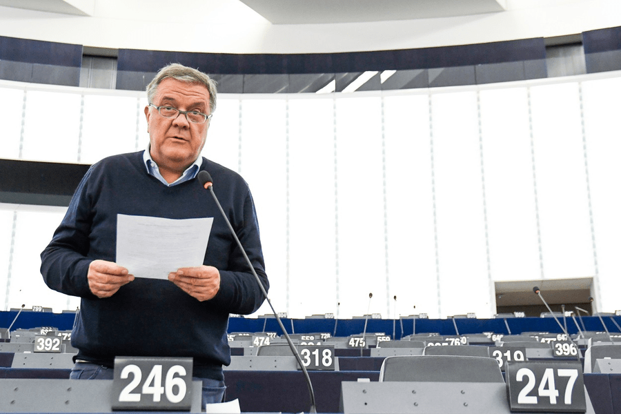 Un suspect cheie în scandalul de corupţie din PE va dezvălui aranjamente financiare cu state terțe, pentru o pedeapsă mai mică