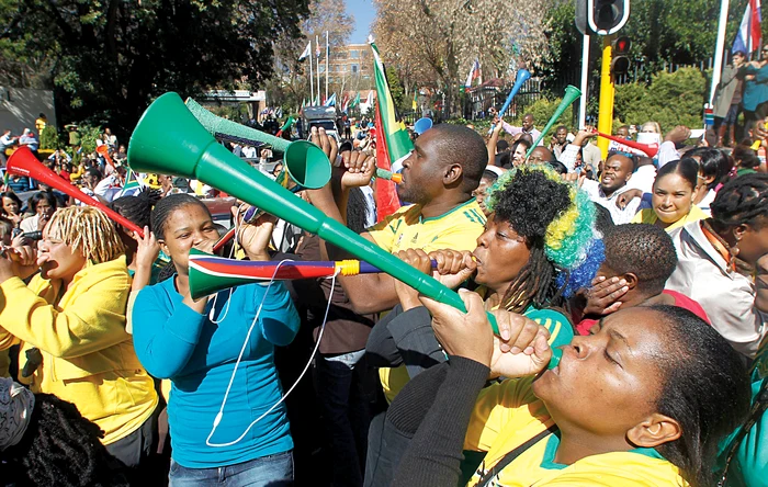 
    La turneul final  din Africa de Sud  au apărut celebrele  vuvuzele Foto: AP  