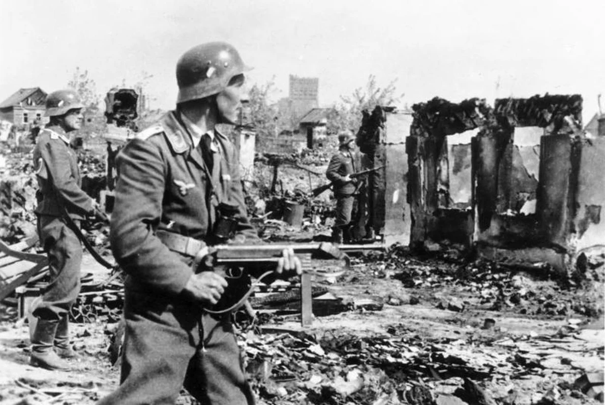 Soldați germani la Stalingrad (foto: Das Bundesarchiv Bild 183 B22478)
