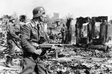 Soldați germani la Stalingrad (foto: Das Bundesarchiv Bild 183 B22478)