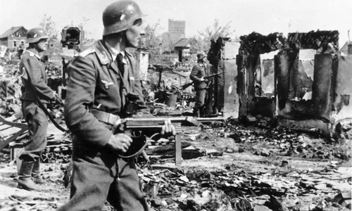 Soldați germani la Stalingrad (foto: Das Bundesarchiv Bild 183 B22478)