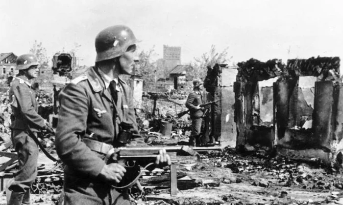 Soldați germani la Stalingrad (foto: Das Bundesarchiv Bild 183 B22478)