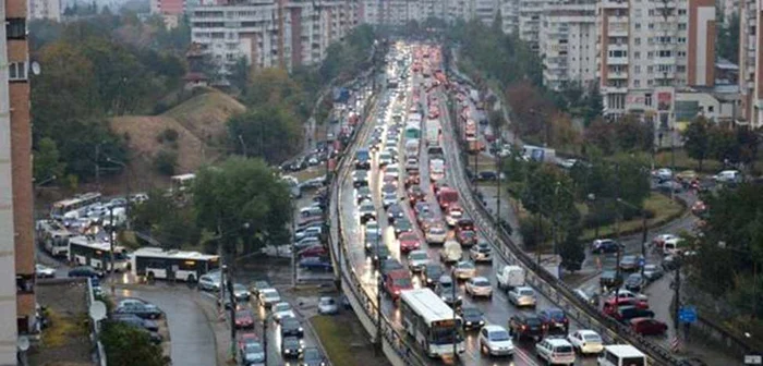 Traficul auto este cel mai mare poluator al aerului din Cluj. FOTO: Floresti24.ro