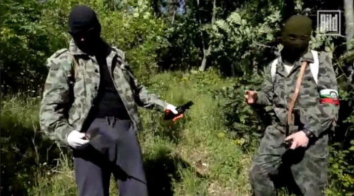 Membrii miliţiilor bulgare susţin că îşi apără ţara de „invadatori“ Foto: Captură Bild.de