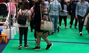 Laura Andreşan, surprinsă la Romexpo cu burtica de gravidă la vedere   jpeg