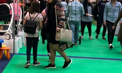 Laura Andreşan, surprinsă la Romexpo cu burtica de gravidă la vedere   jpeg