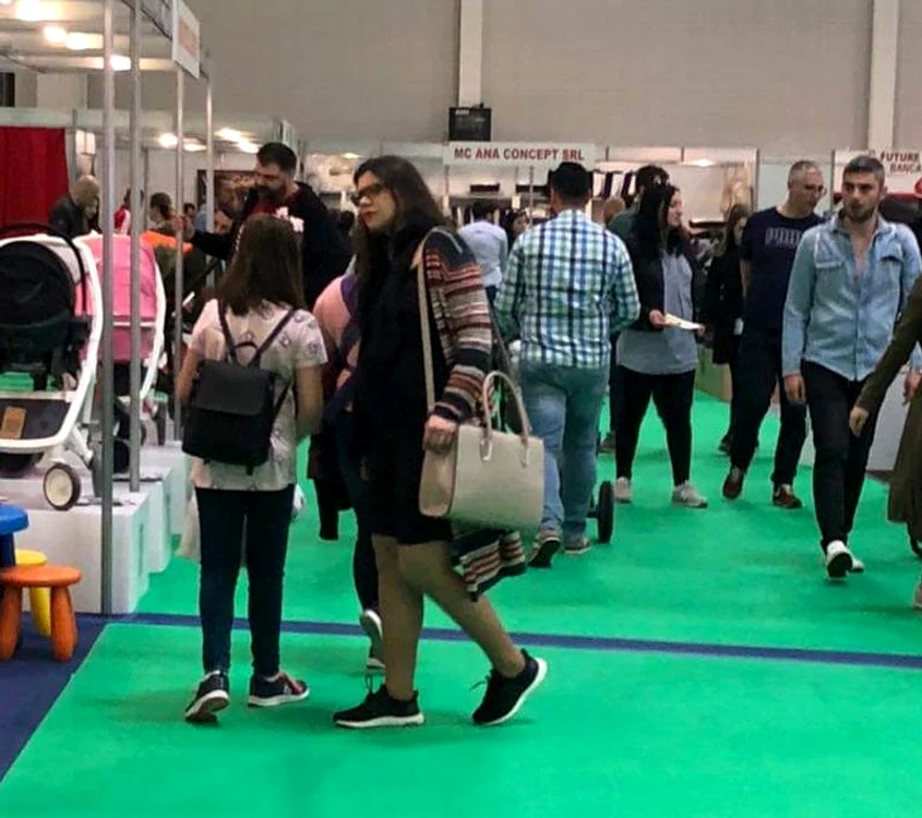 
    Laura Andreşan şi-a etalat burtica de gravidă Foto: arhivă personală  
