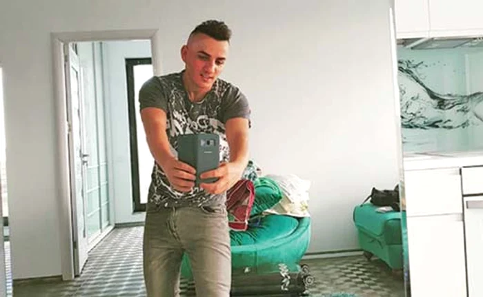 
    Celebrul solist e tare mândru de noua lui casă de burlac   