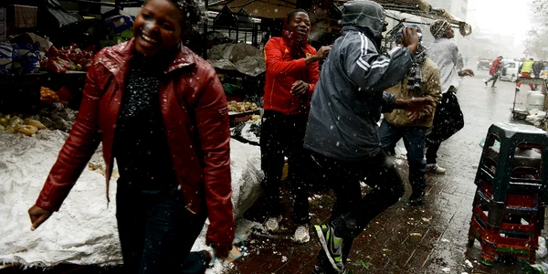 Locuitorii din Johannesburg s-au bucurat din plin de ninsoare