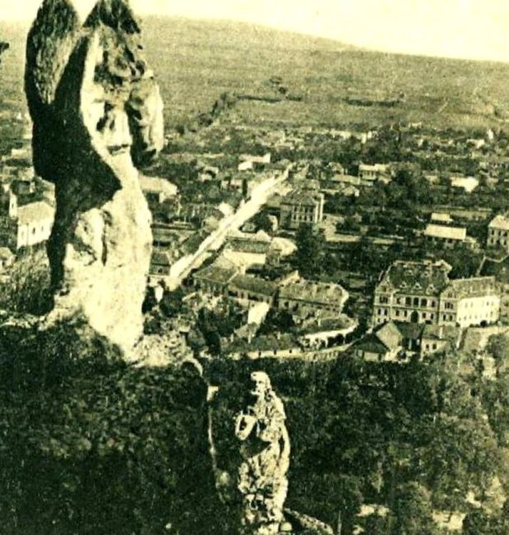 La sfinți. Ilustrată de la începutul secolului XX. Foto: delcampe.net. 