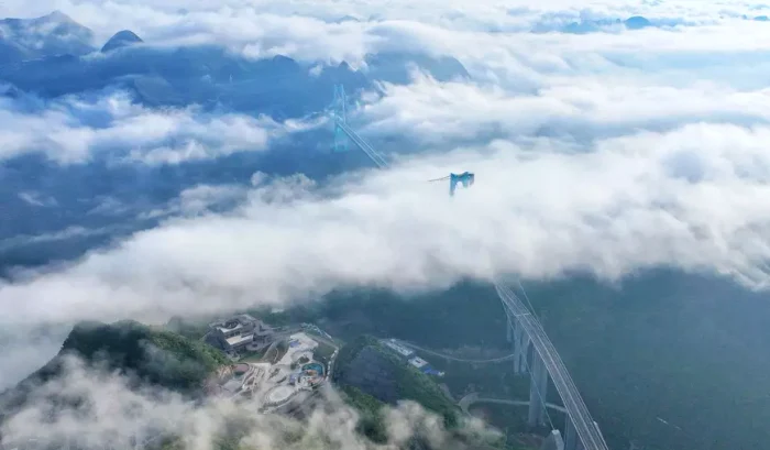 Podul este situat la 625 de metri înălțime – Foto: X/ China Focus