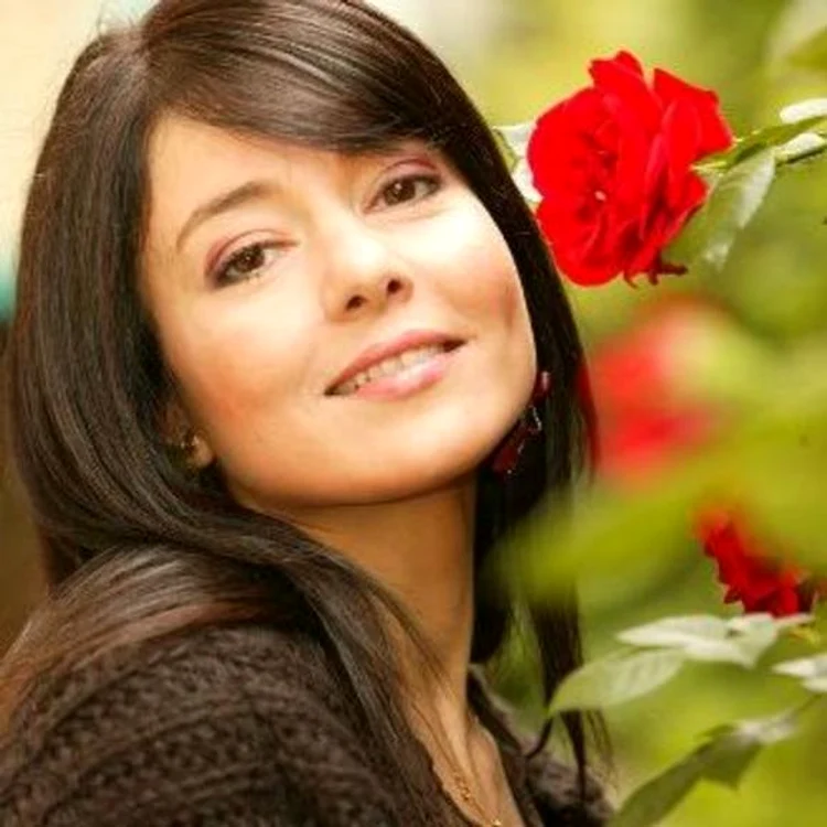 
    Oana Sârbu şi Robert Turcescu au trăit o poveste de iubire de zece aniFoto Click!  