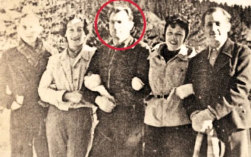 Lucreţiu Pătrăşcanu (medalion) între soţie (dreapta) şi Lena Constante (stânga) la Cabana Diham, în 1944, însoţiţi de folcloristul Harri Brauner (primul din dreapta) şi scriitorul Mihail Sebastian (primul din stânga)
