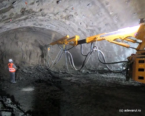 Autostrada cu tuneluri din vestul României  Tunelurile de la Holdea  Foto Daniel Guță  ADEVĂRUL (43) jpg