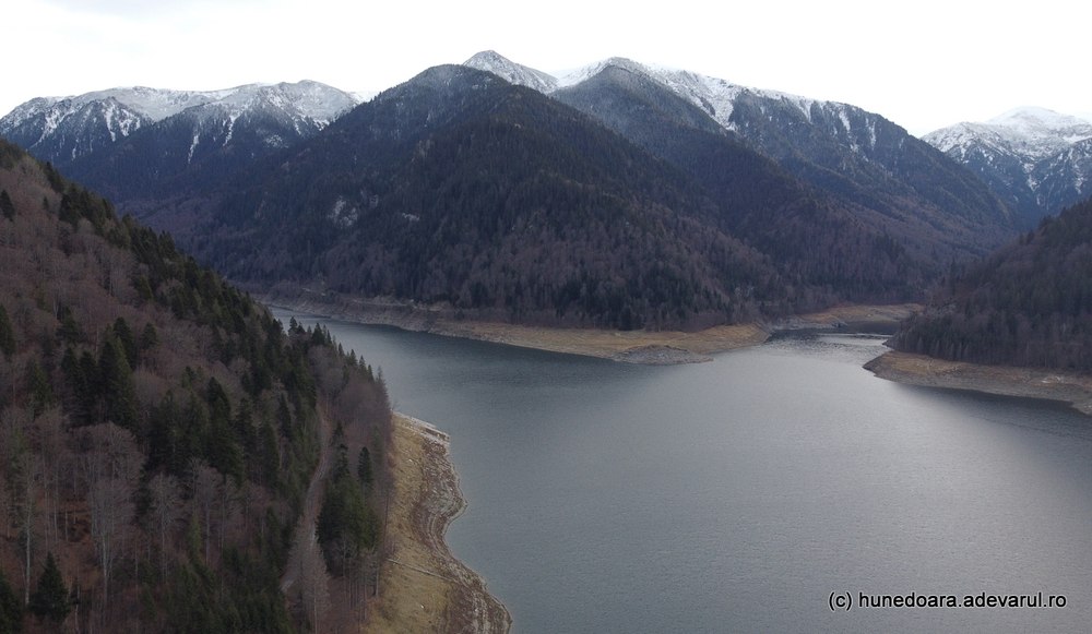Secretele lacului Gura Apelor din Retezat, înființat în spectaculosul ținut din Carpați VIDEO