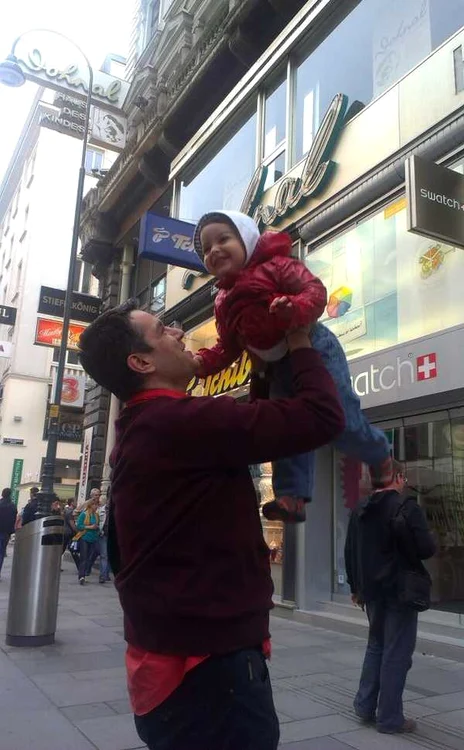 Cristian Brancu, Teddy şi mămica Oana. (Foto: arhiva personală)